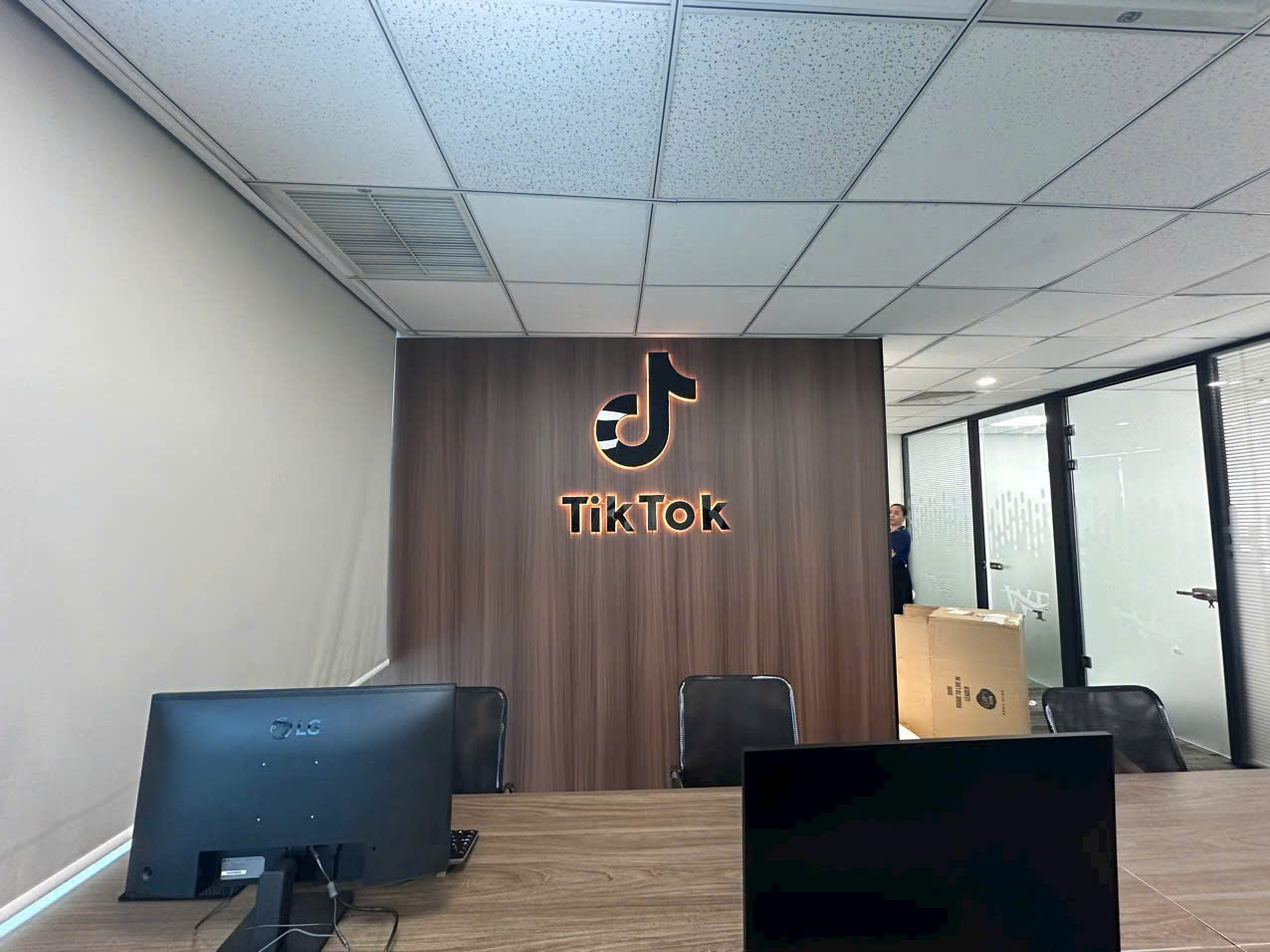 Tấm ốp than tre vân gỗ