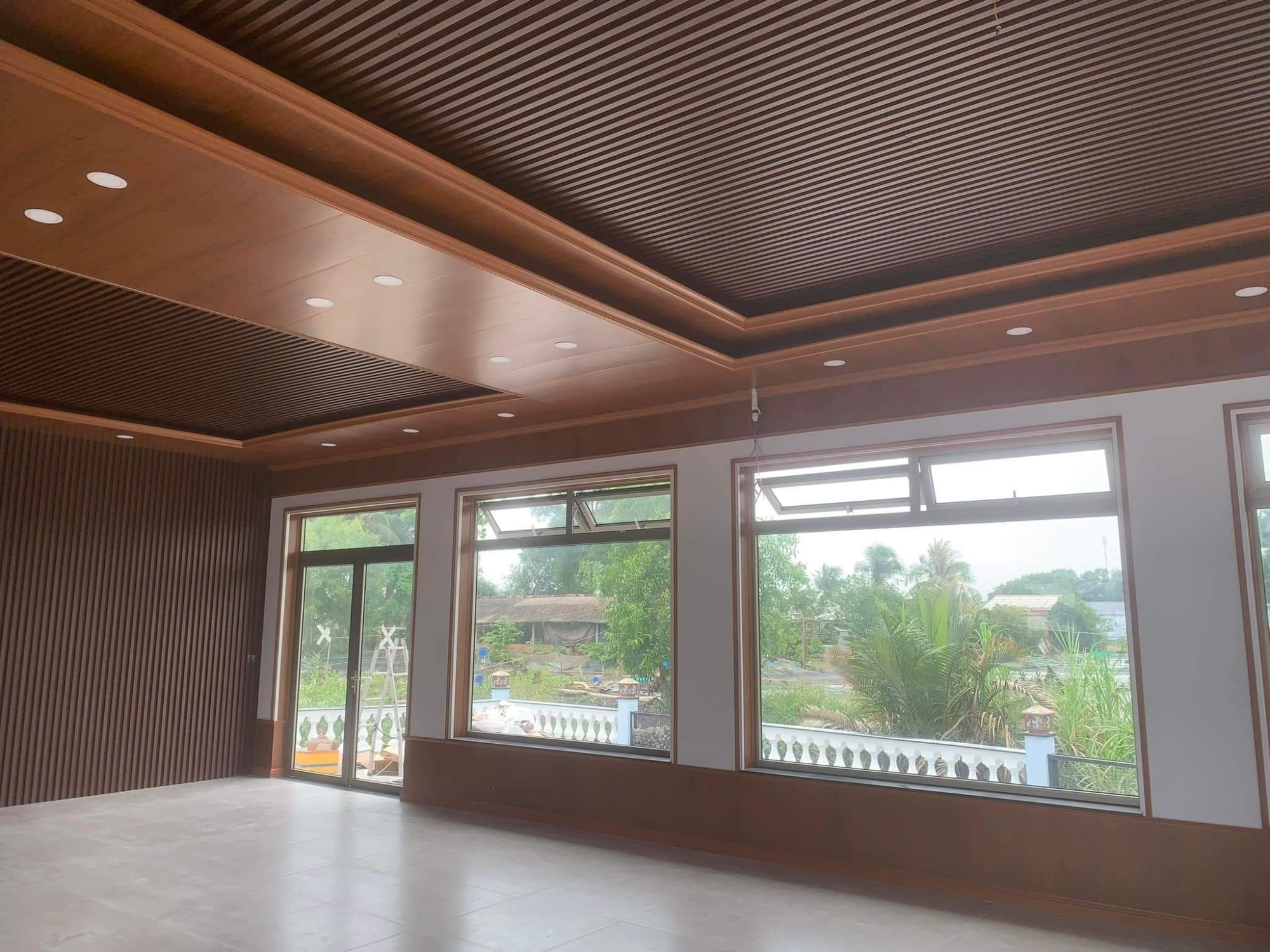 lam sóng ốp trần 