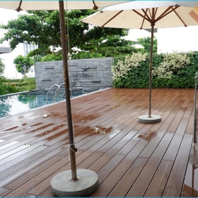 Sàn nhựa giả gỗ chống nước ngoài trời  bền không ? Bao lâu cần thay thế ?