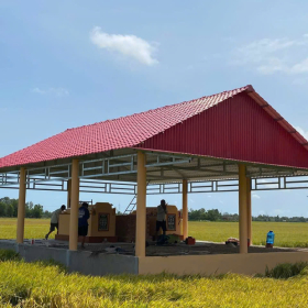SO SÁNH TÔN NHỰA VÀ TÔN KẼM – LỰA CHỌN NÀO TỐT HƠN CHO MÁI NHÀ BẠN