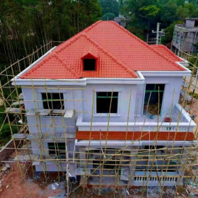 TÔN NHỰA GIẢ NGÓI 4 LỚP VS 3 LỚP – NÊN CHỌN LOẠI NÀO?