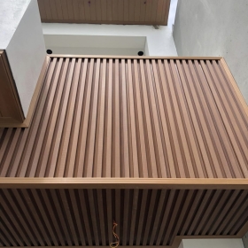 Ứng dụng ốp lam sóng ngoài trời trong việc tạo cảnh quan cho ban công: Lời khuyên từ chuyên gia