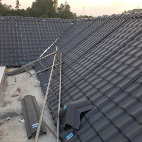 ƯU VÀ NHƯỢC ĐIỂM CỦA TÔN NHỰA LỢP MÁI